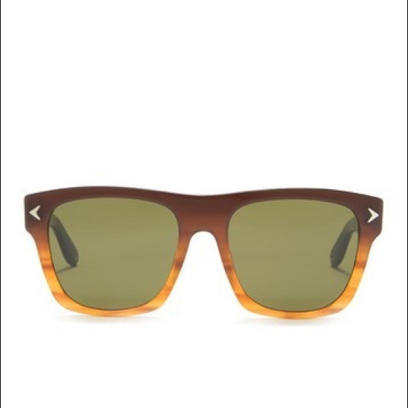 Givenchy - Picture 3 of 4